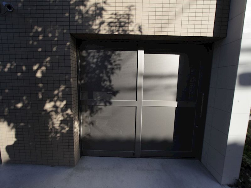 The Sevens’ 敷地内ゴミ捨て場