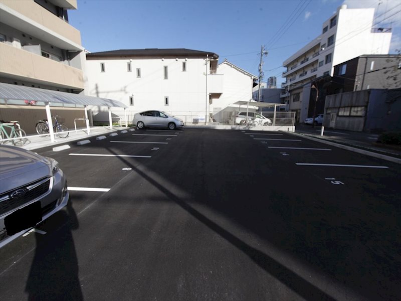 The Sevens’ 駐車場