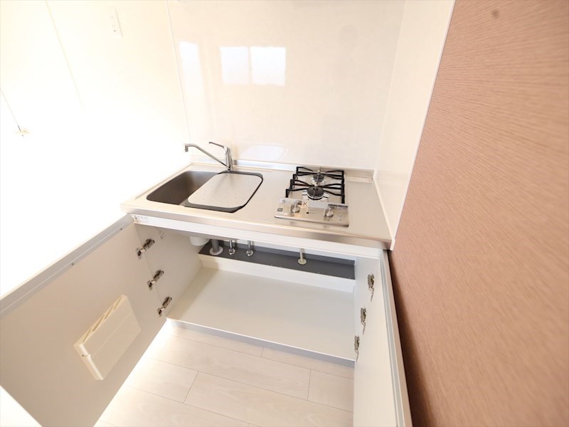 （仮称）熱田区野立町一丁目新築アパート システムキッチン（ガス2口コンロ付）　同仕様写真