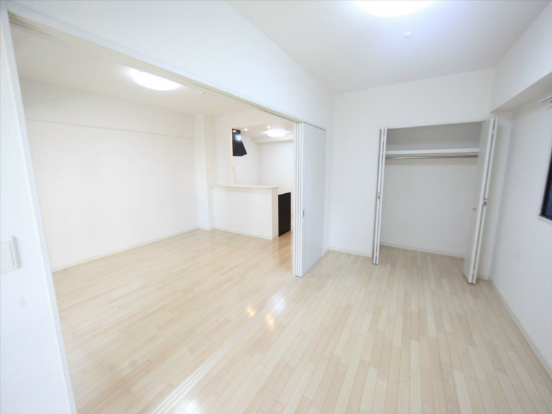 ラトゥール代官町 ＬＤＫ11.3帖　洋室7.6帖　つなげても仕切っても使えます