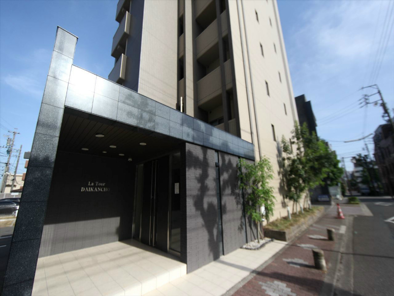 ラトゥール代官町 エントランス　オートロック付　集合ポスト有り