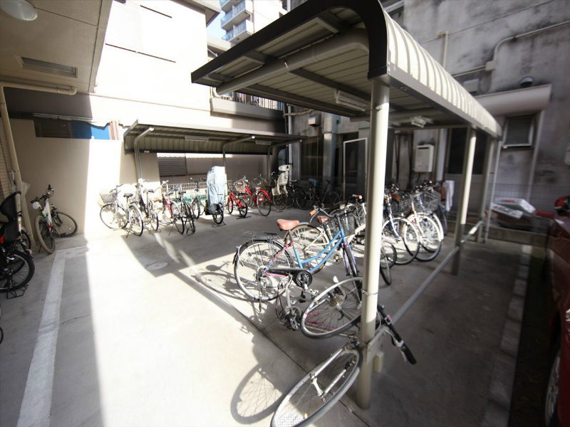 ラトゥール代官町 屋根付き駐輪場