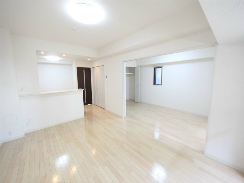 ラトゥール代官町 ＬＤＫ11.3帖　洋室7.6帖　つなげても仕切っても使えます