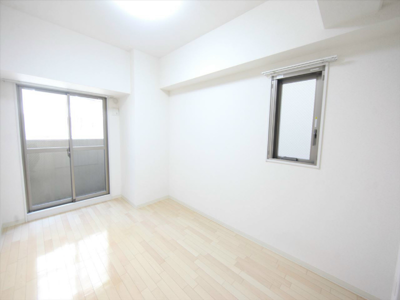 ラトゥール代官町 洋室6.8帖　クローゼット付（収納充実してます）