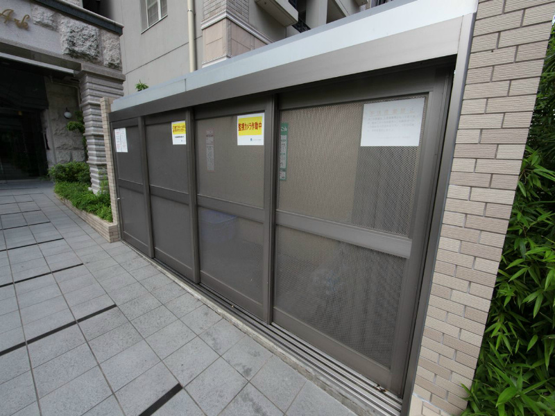 プレサンス泉シティアーク 敷地内ゴミ捨て場