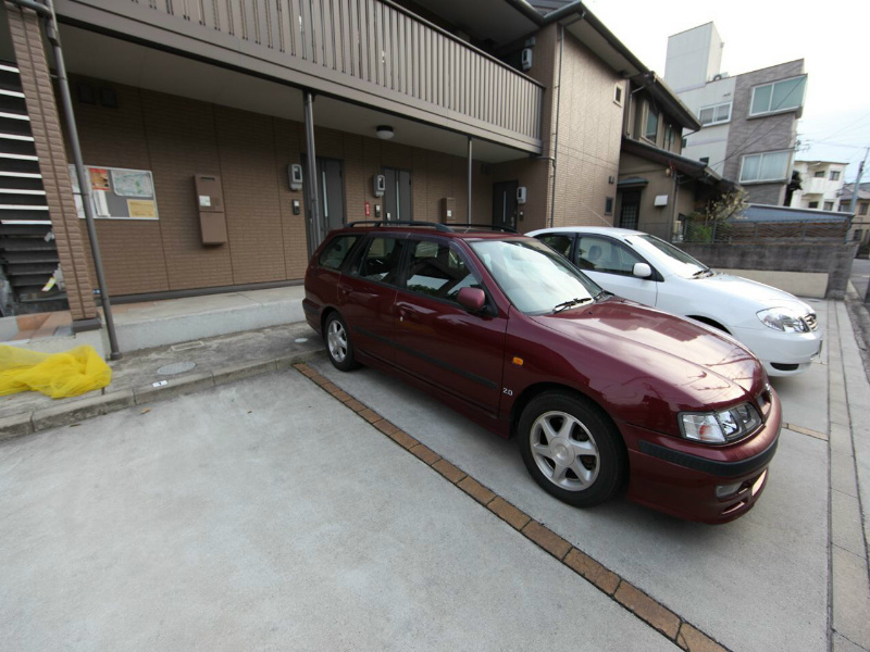 グランツ 敷地内平面駐車場