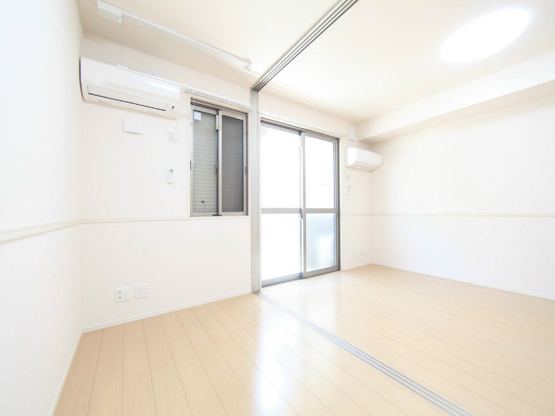 Ｌａ　ｍａｉｓｏｎ　ｄｅ　ＢＶ（ラメゾンドビーブイ） ＬＤＫ10.3帖　南面バルコニー　エアコン完備