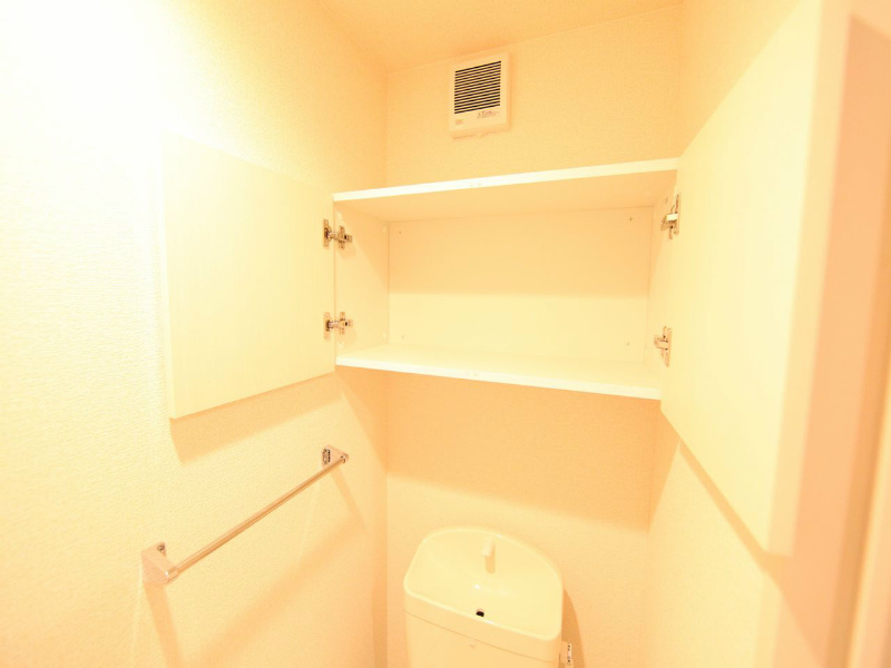 Ｌａ　ｍａｉｓｏｎ　ｄｅ　ＢＶ（ラメゾンドビーブイ） トイレの上部にある収納棚