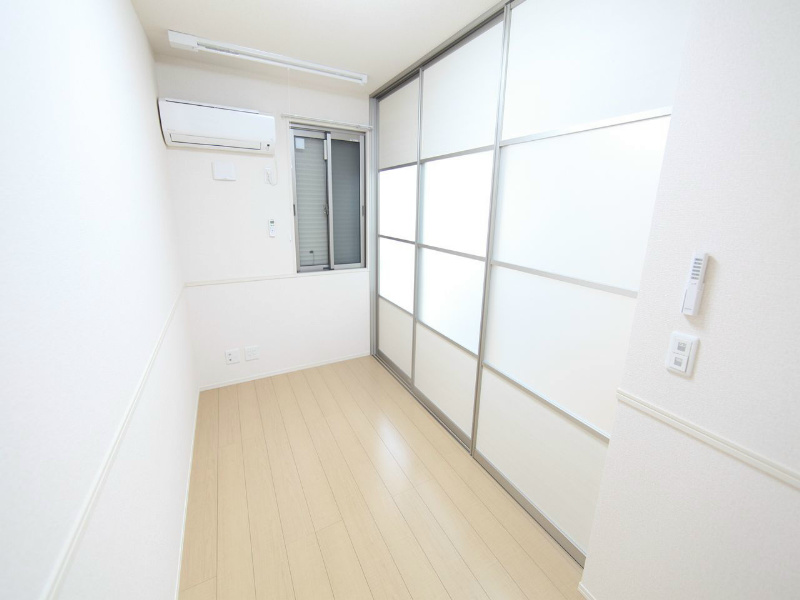 Ｌａ　ｍａｉｓｏｎ　ｄｅ　ＢＶ（ラメゾンドビーブイ） 洋室4帖　エアコン完備　室内洗濯もの干し
