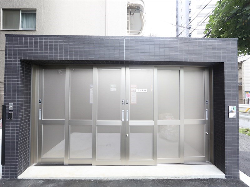 プレサンスジェネ鶴舞 敷地内ゴミステーション