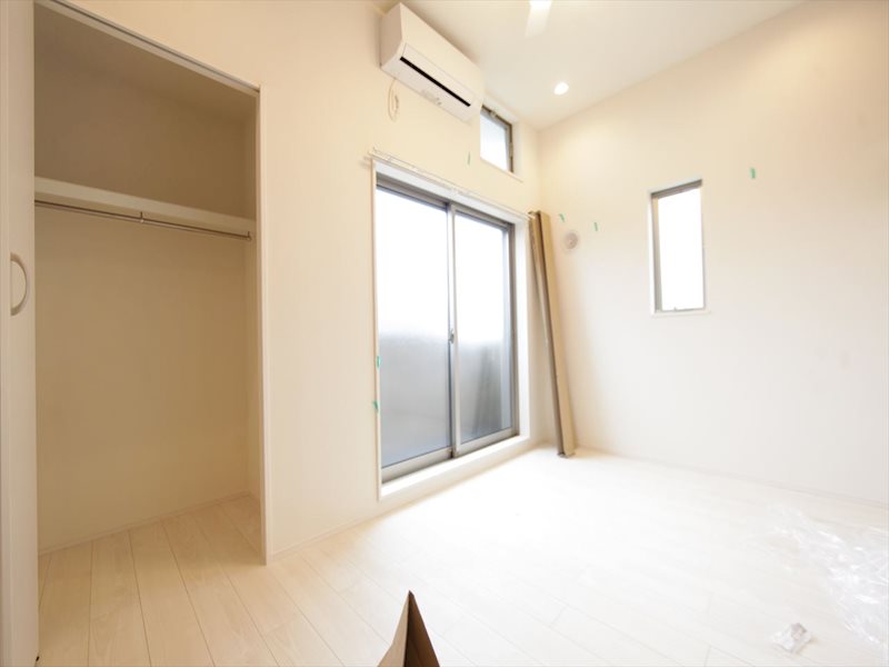 Plage Sotoshincho（プラージュソトシンチョウ） 洋室6.3帖　エアコン付　収納充実　バルコニーに面しています