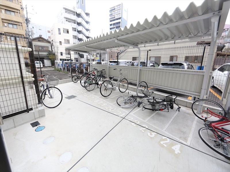 セレステーション 屋根付き駐輪場