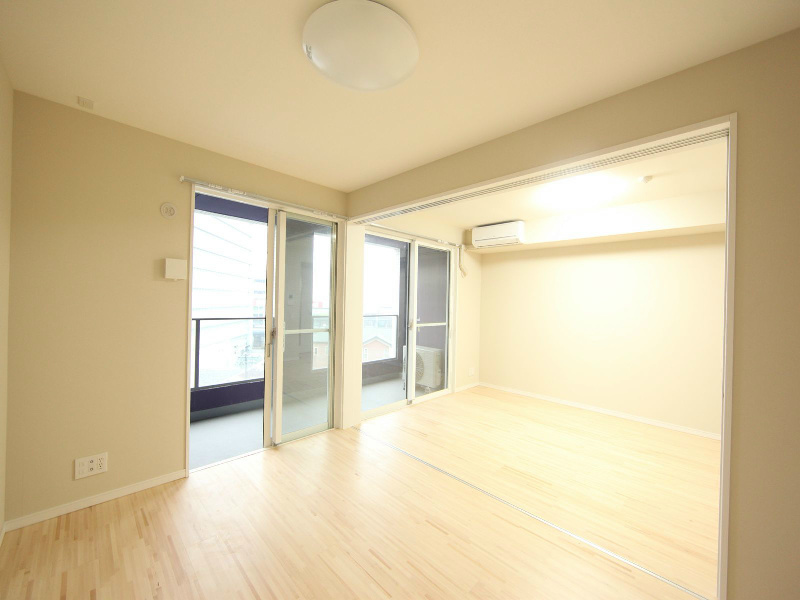 CASAプラスアルファ名駅南（CASA＋α名駅南） 洋室6.7帖　ＬＤＫ10.3帖　2ＷＡＹバルコニー