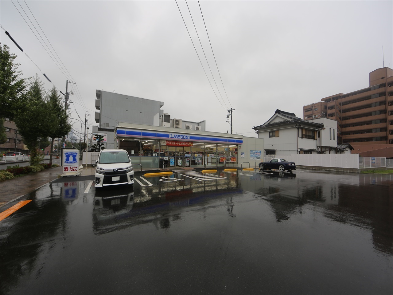 アンベリール ローソン 中川南八熊町店（コンビニ）