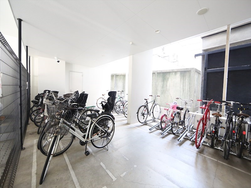シュライン樹館 屋根付き駐輪場
