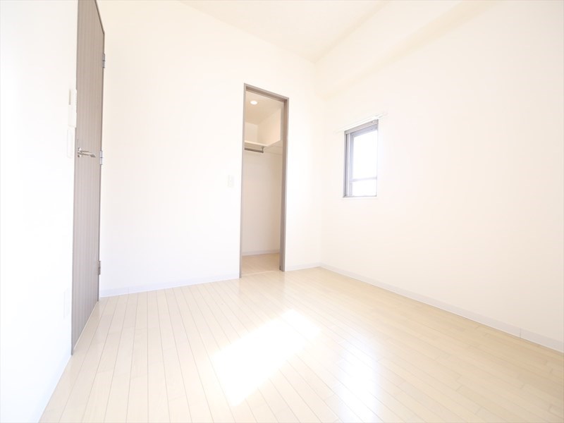 シュライン樹館 洋室6帖　ウォークインクローゼット付（収納充実してます）