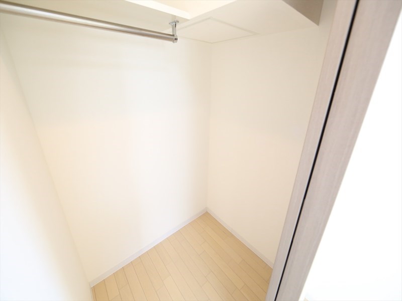 シュライン樹館 ウォークインクローゼット（収納充実してます）