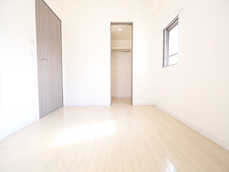 シュライン樹館 洋室6帖　ウォークインクローゼット（収納充実してます）