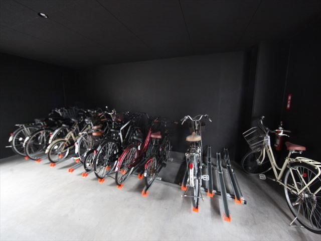 ルーエ今池 駐輪場