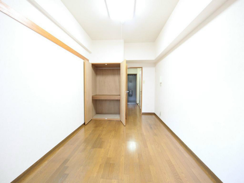エステート記念橋 洋室7.0帖　収納充実してます