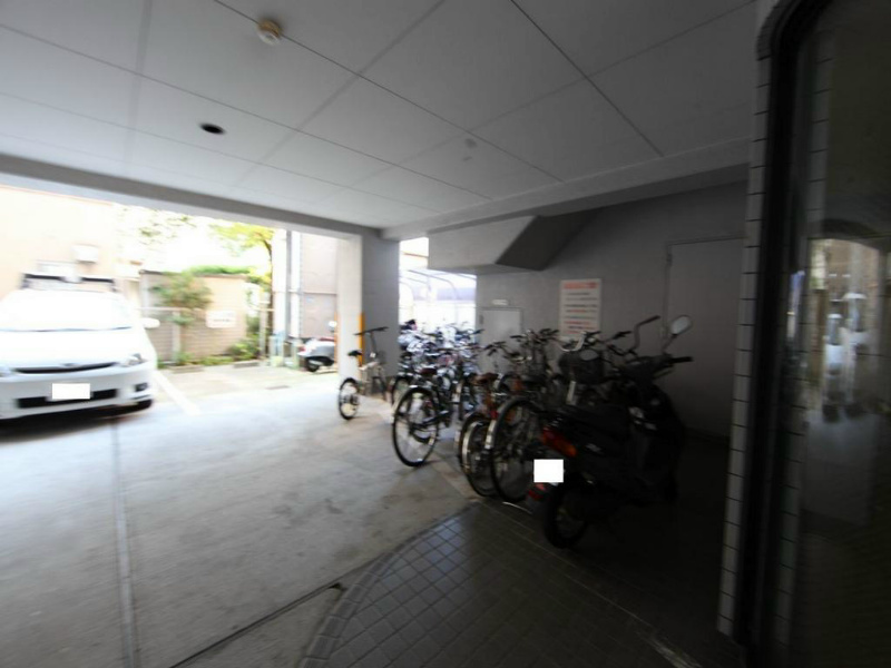 エステート記念橋 屋根付き駐輪場有り