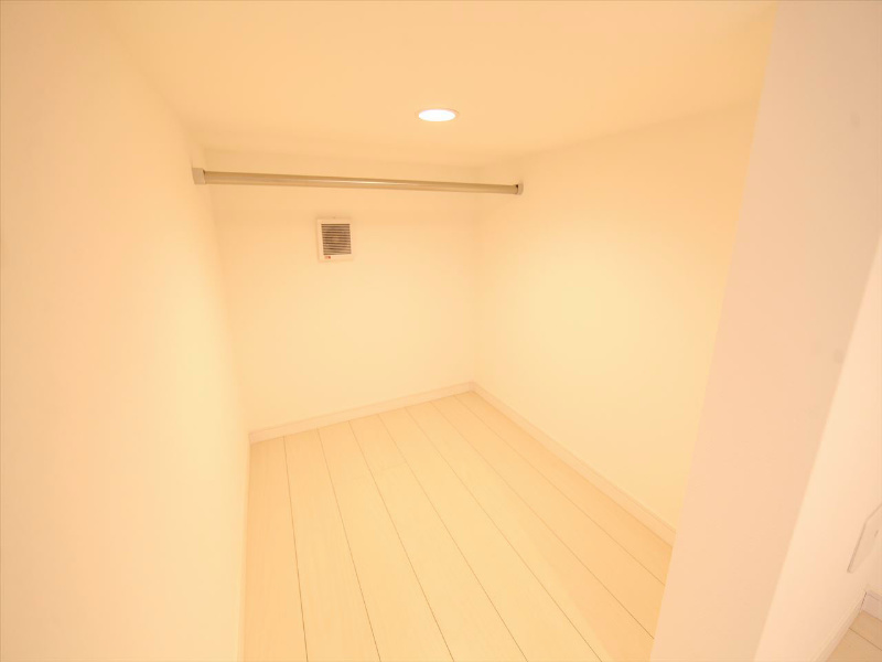 モルゲンロート中坪 ウォークインクローゼット（収納充実してます）