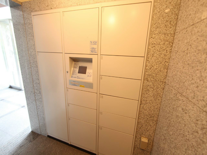 プレサンス泉アーバンゲート 宅配ＢＯＸ