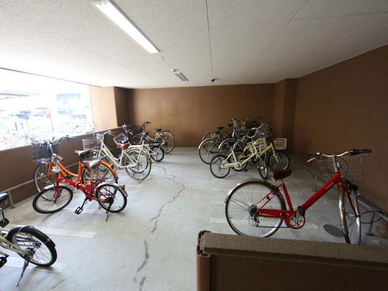 プレサンス泉アーバンゲート 屋根付き駐輪場