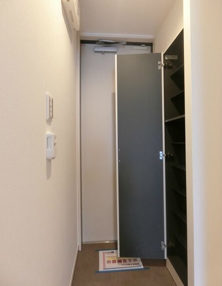 リブリ・ノースマウンティン 玄関（シューズボックス完備）