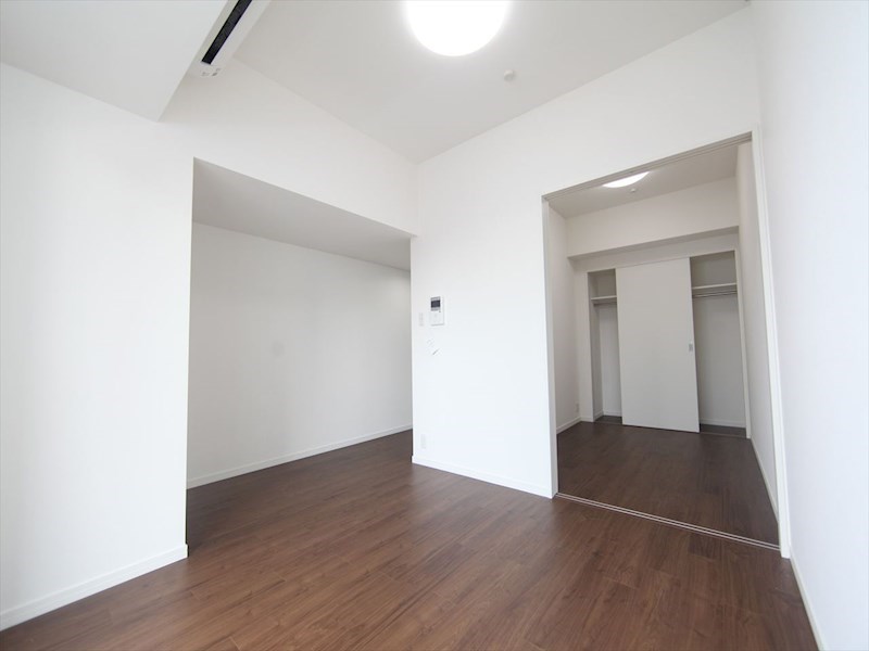 CORNES HOUSE NAGOYA（コーンズハウスナゴヤ） ＬＤＫ12帖　洋室3.5帖　つなげても仕切っても使えます