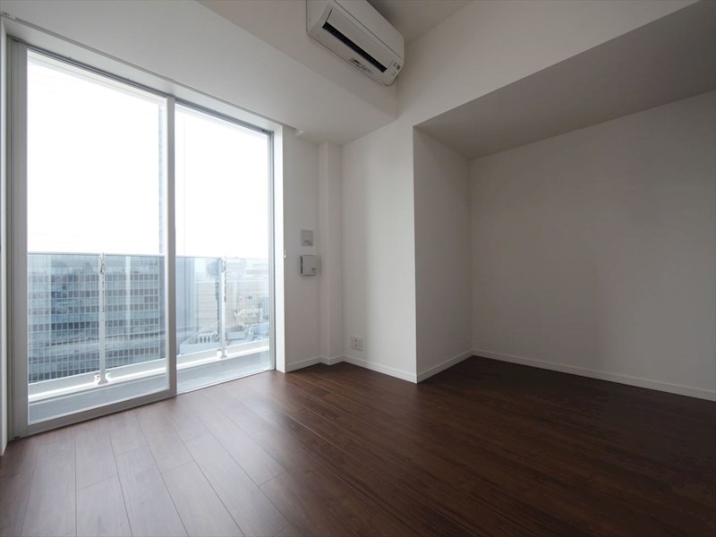 CORNES HOUSE NAGOYA（コーンズハウスナゴヤ） ＬＤＫ12帖　エアコン完備　システムキッチン　バルコニー