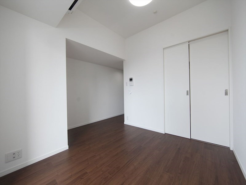 CORNES HOUSE NAGOYA（コーンズハウスナゴヤ） ＬＤＫ12帖　エアコン完備　システムキッチン　バルコニー