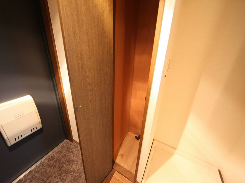 クレセール・サン 玄関にある収納