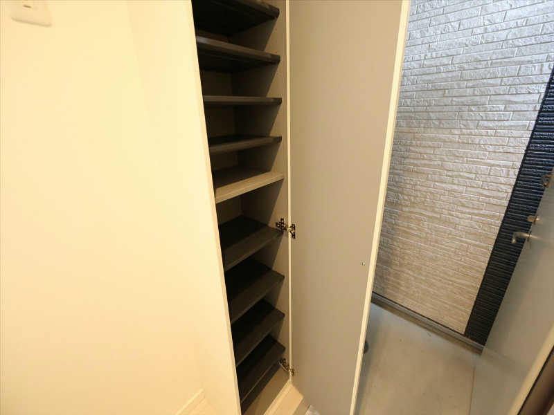 アーク名古屋 玄関　シューズボックス（収納充実してます）