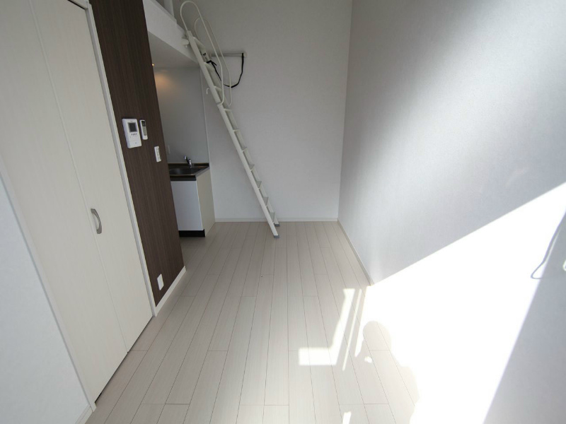 シャンティ中島 洋室8帖　ロフト5.3帖（収納でもお部屋でも使えます）