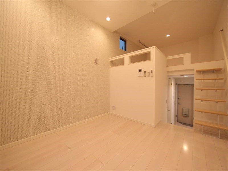 Ｖｉｌｌａ　Ｅｍｉｌｉａ 洋室7帖　ロフト5.8帖（収納にも寝室にも使用できます）