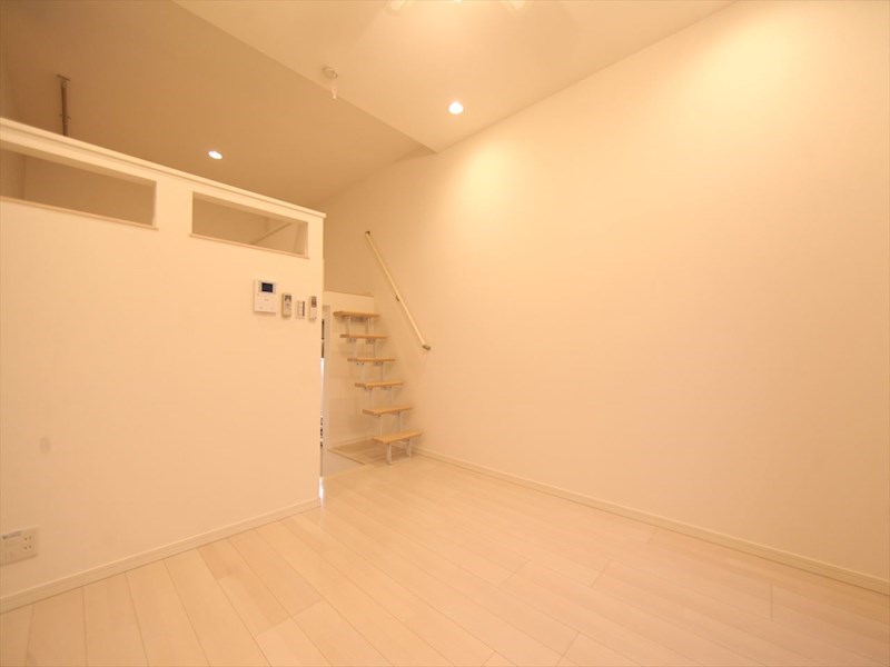 Ｖｉｌｌａ　Ｅｍｉｌｉａ 洋室7帖　ロフト5.8帖（収納にも寝室にも使用できます）