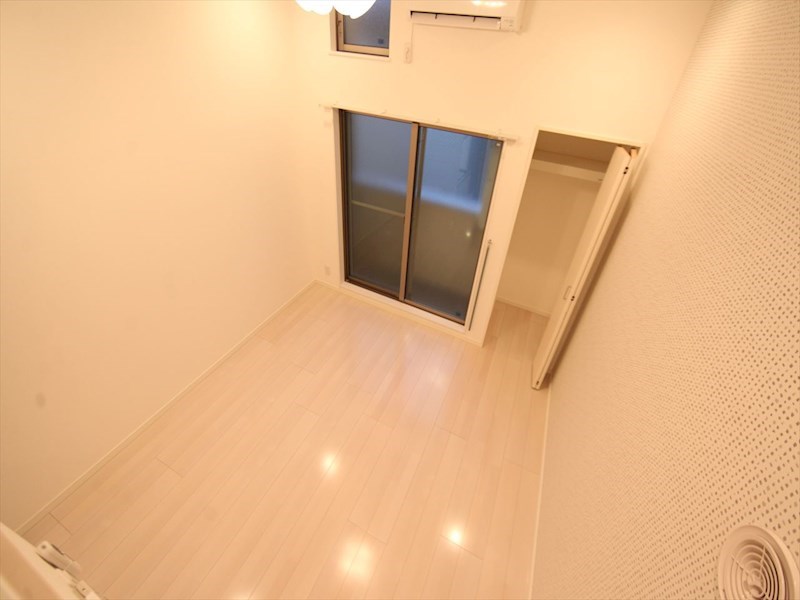 Ｖｉｌｌａ　Ｅｍｉｌｉａ 洋室7帖　ロフト5.8帖（収納にも寝室にも使用できます）