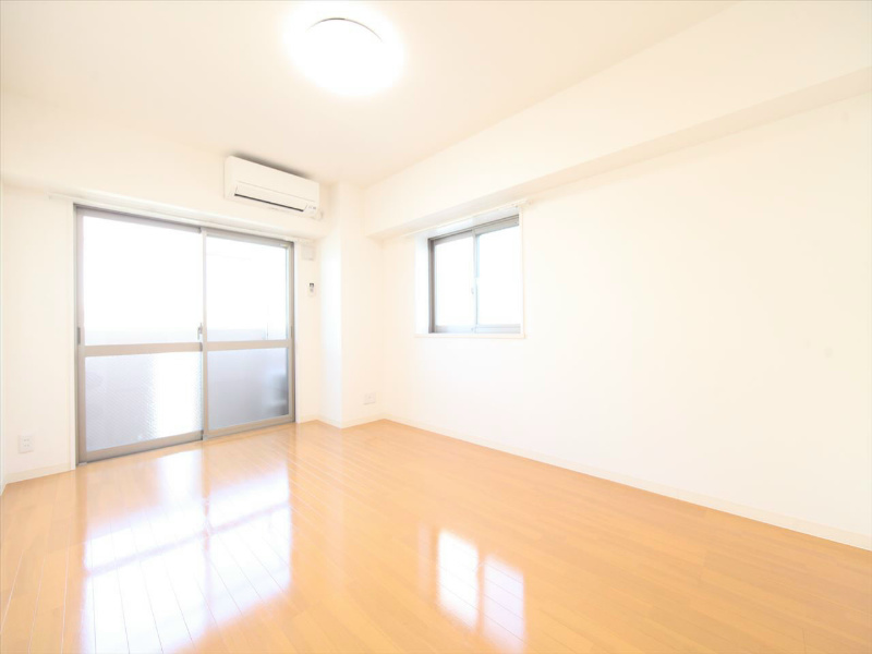Ｆｌａｔ豊岡通 洋室8帖　2面採光　エアコン完備　バルコニー