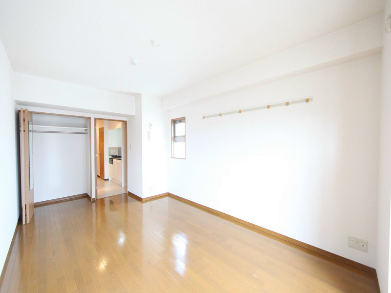 ピースフル金山 洋室10帖　クローゼット（収納充実してます）