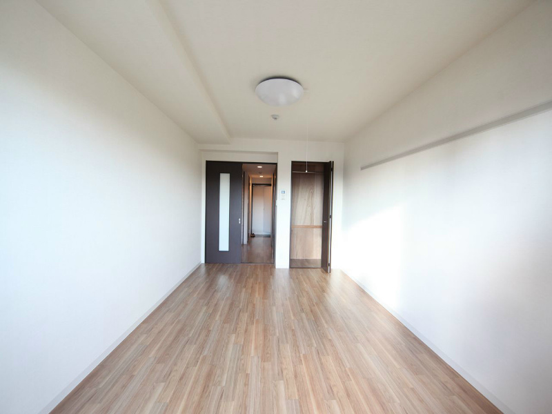 ＴＯＹＯＯＫＡ　ＡＰＡＲＴＭＥＮＴ（トヨオカアパートメント） 洋室9.3帖　クローゼット（収納充実してます）