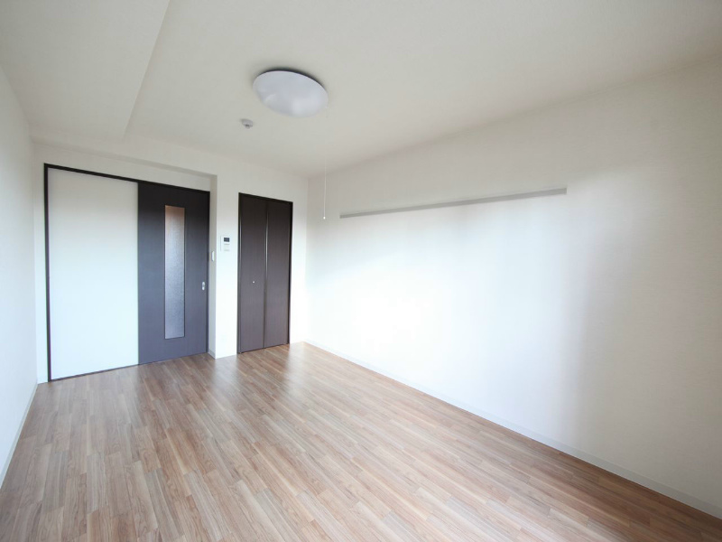 ＴＯＹＯＯＫＡ　ＡＰＡＲＴＭＥＮＴ（トヨオカアパートメント） 洋室9.3帖　クローゼット（収納充実してます）
