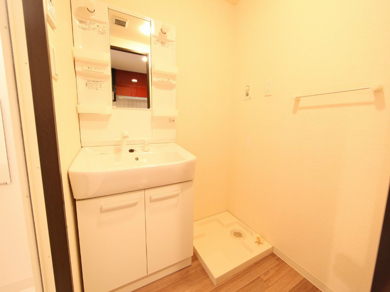 ＴＯＹＯＯＫＡ　ＡＰＡＲＴＭＥＮＴ（トヨオカアパートメント） 脱衣所　独立洗面台（シャンプードレッサー）洗濯機用意できます