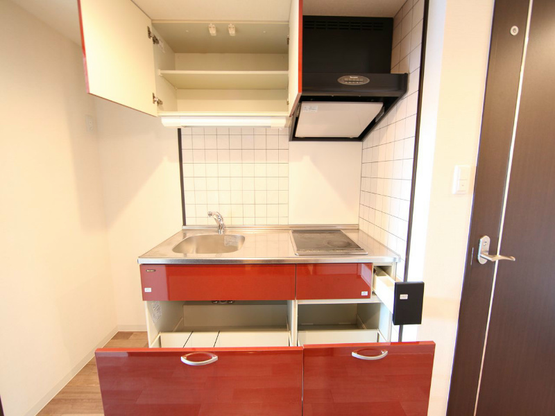ＴＯＹＯＯＫＡ　ＡＰＡＲＴＭＥＮＴ（トヨオカアパートメント） システムキッチン（ＩＨ2口）冷蔵庫・レンジ等ご用意できます