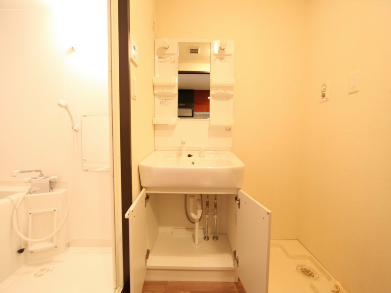 ＴＯＹＯＯＫＡ　ＡＰＡＲＴＭＥＮＴ（トヨオカアパートメント） 脱衣所　独立洗面台（シャンプードレッサー）洗濯機用意できます