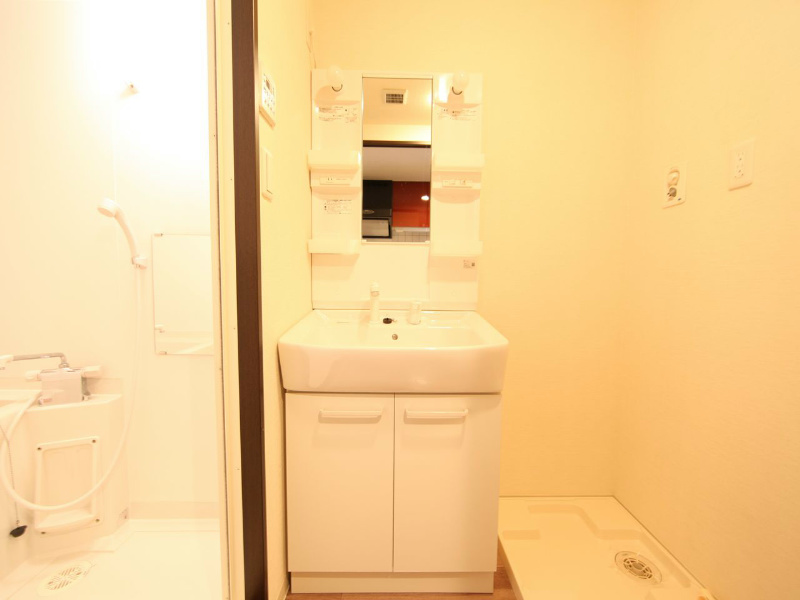 ＴＯＹＯＯＫＡ　ＡＰＡＲＴＭＥＮＴ（トヨオカアパートメント） 脱衣所　独立洗面台（シャンプードレッサー）洗濯機用意できます