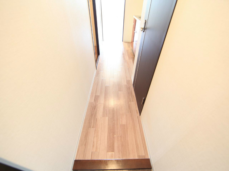 ＴＯＹＯＯＫＡ　ＡＰＡＲＴＭＥＮＴ（トヨオカアパートメント） 玄関　シューズボックス付（収納充実してます）