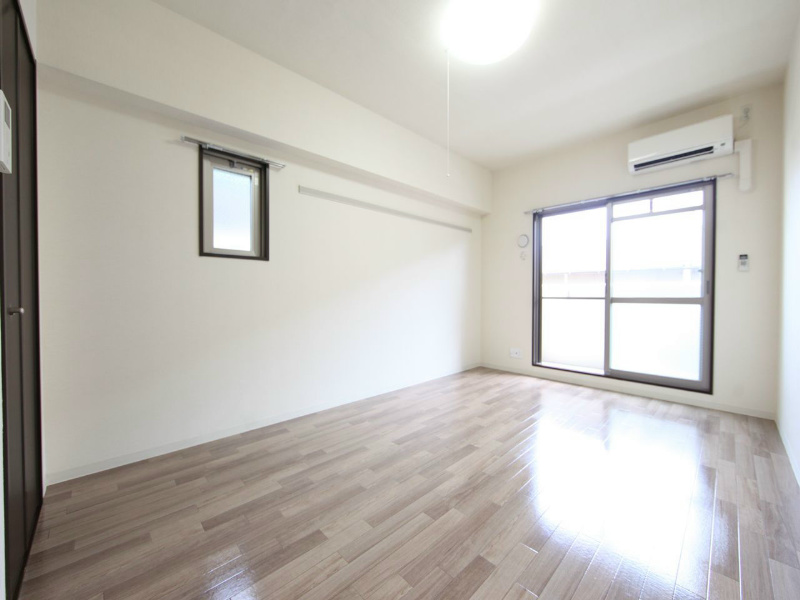 ＴＯＹＯＯＫＡ　ＡＰＡＲＴＭＥＮＴ（トヨオカアパートメント） 洋室9.3帖　クローゼット（収納充実してます）