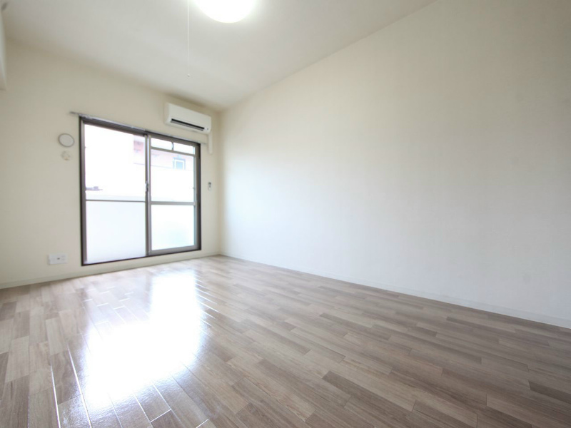 ＴＯＹＯＯＫＡ　ＡＰＡＲＴＭＥＮＴ（トヨオカアパートメント） 洋室9.3帖　クローゼット（収納充実してます）