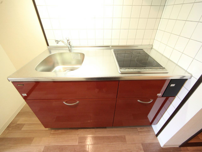 ＴＯＹＯＯＫＡ　ＡＰＡＲＴＭＥＮＴ（トヨオカアパートメント） システムキッチン（ＩＨ2口）冷蔵庫・レンジ等ご用意できます